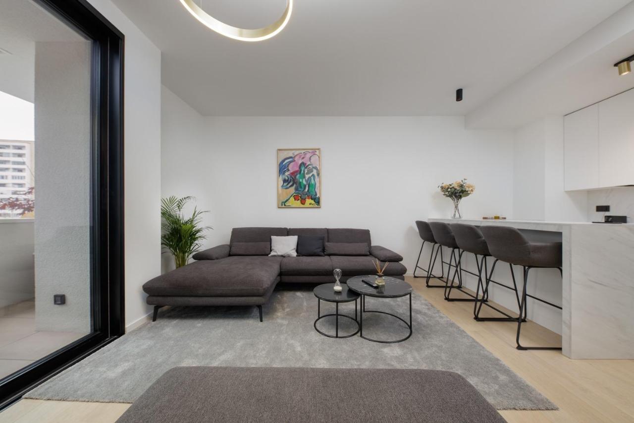 Luxury Haven In Apartment *